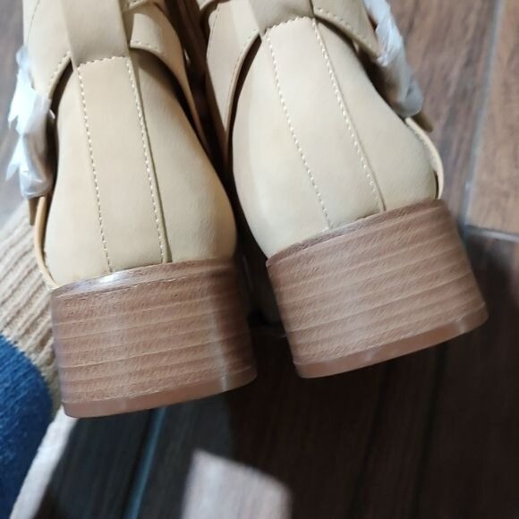 NIB 7 tan camel buckle belted bootie gold zipper block heel - Picture 4 of 6